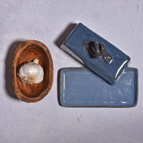 Vista 6 de Mantequillera con tapa de MudWorks Pottery, azul barrington, hecho a mano en los Estados Unidos