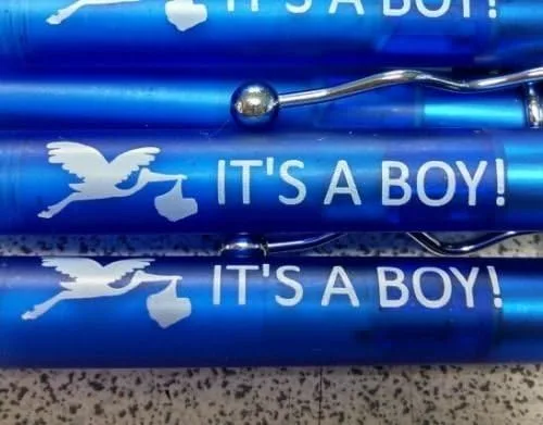 Random Line Es un bolígrafo de niño con cigüeña, una docena de anuncio de nacimiento para baby shower