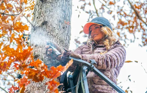 Vista 3 de Tink's Red Fox-P Power Cover Scent Botella de spray de 4 onzas Accesorios de caza, eliminador de olores natural + bloqueador de olor para aroma