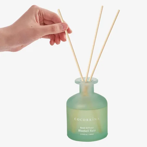Vista 3 de Cocorrína Difusor de varillas – Bluebell Rain - Difusor de 6.76 onzas con 8 varillas, difusor de aceite esencial de fragancia para el hogar