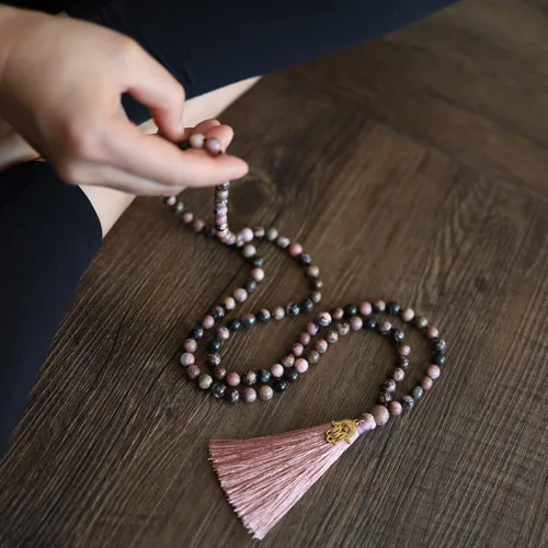 Vista 4 de COAI Collar Mala de piedra anudada a mano con 108 cuentas