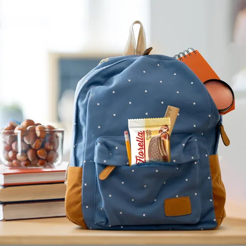 Vista 7 de Fiorella Galletas crujientes de oblea – Deliciosas obleas finas cubiertas de chocolate con capas de relleno de crema de avellana, envueltas