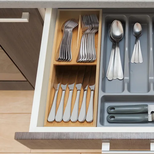 Vista 6 de guiogc Organizador de cajones de cubiertos de bambú, bandeja de cubiertos de cocina, soporte para utensilios para cucharas, tenedores, cuchillos
