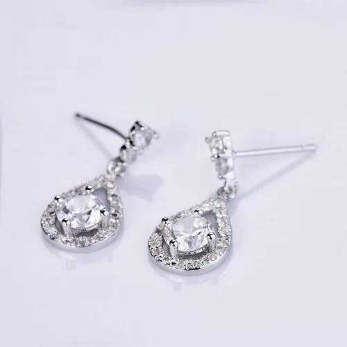 Vista 5 de GULICX Aretes de gota de cristal de circonita cúbica de corte redondo impecable, con base chapada en plata, color blanco, Plata, Circonia cúbica