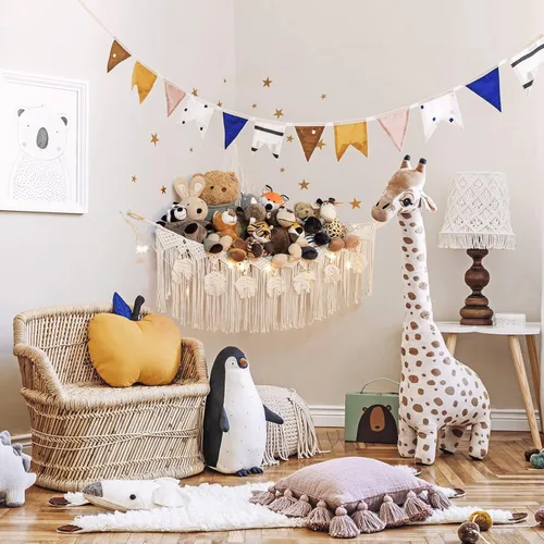 Vista 2 de ANROYE Hamaca de Red de Juguetes de Animales de Peluche de Macramé con Luz de Estrella, Almacenamiento Boho de Peluches Pequeños para Guardería
