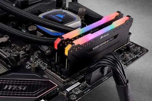 Vista 4 de Corsair Vengeance RGB Pro 16 GB (2 x 8 GB) DDR4 3600 (PC4-28800) C20 Memoria optimizada AMD - Negro