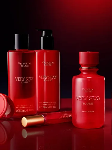 Vista 44 de Loción Victoria Secret Amber Romance Nutritiva para Manos y Cuerpo