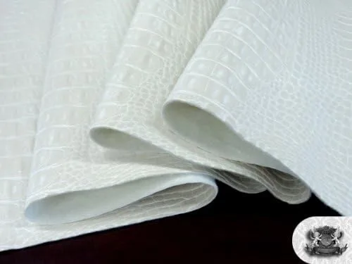 Vista 4 de The Yard - Tela de piel sintética blanca perla de cocodrilo de vinilo