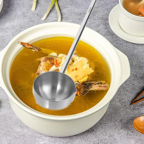 Vista 4 de Cucharón de sopa de acero inoxidable grande con mango largo para cocina y uso doméstico