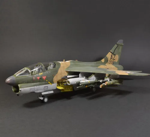 Vista 2 de Maquetas de Aviones Kit Plástico, A-7K Corsair II Aeronave de Ataque Escala 1/48, 12.5 x 9.8 Pulgadas