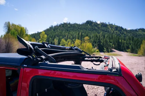 Vista 2 de Bestop Techo plegable para techo duro - Jeep Gladiator '20-actual / Wrangler JL '18-actual (Negro Diamante)