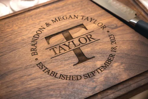 Vista 6 de Tabla de cortar personalizada, idea de regalo de boda, aniversario o inauguración de la casa, charcutería grabada en madera, para parejas