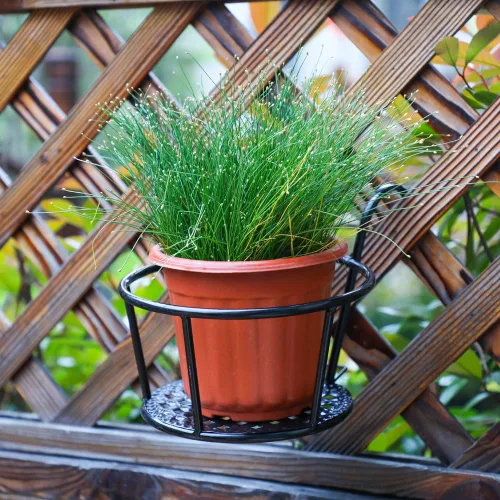 Vista 5 de HowRU Iron Art - Cestas colgantes para macetas de flores, macetas de metal sobre el riel, paquete de 3, color negro