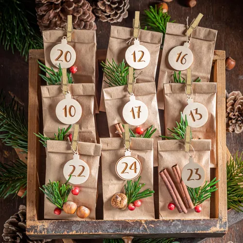 Vista 7 de CCINEE 150 pinzas de madera natural dorada de 1 pulgada, pines de ropa pequeños, clips de madera con textura natural para proyectos de bricolaje