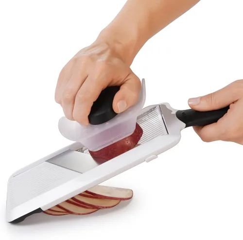 Vista 6 de OXO Cortadora de mandolina de mano Good Grips para cocina, cortador de verduras ajustable