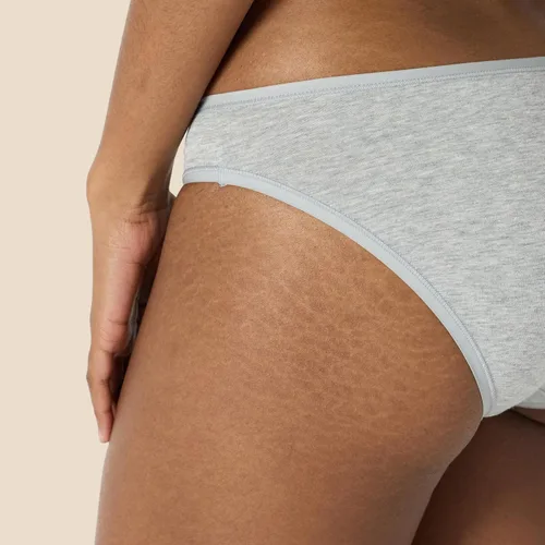 Vista 5 de Tienda Essentials - Pantis de algodón estilo bikini para mujer, paquete múltiple (disponibles en tallas extragrandes)