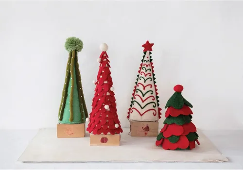 Vista 2 de Creative Co-Op Árbol de fieltro de lana con pompón, rojo y verde