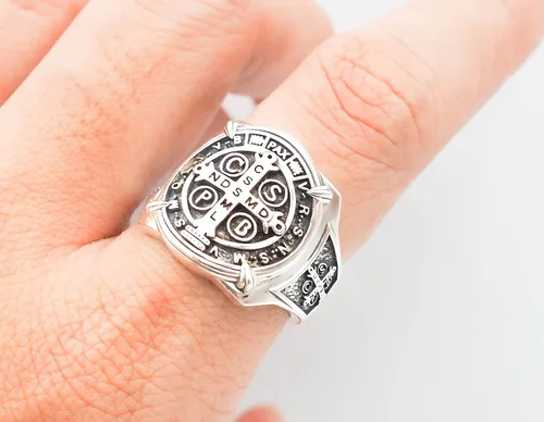 Vista 7 de Anillo de plata de ley 925 para hombre, diseño de exorcismo de San Benito, cruz, protección demonio, cazador de fantasmas