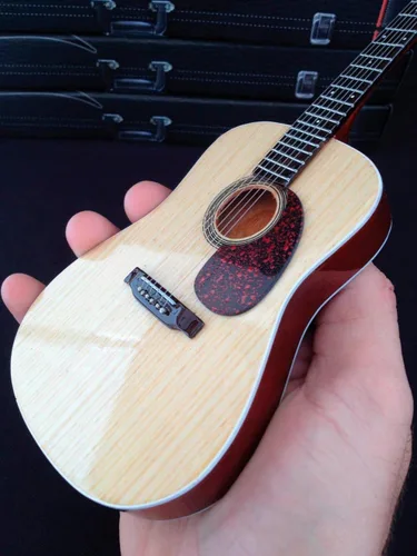 Axe Heaven AC-001 Guitarra Acústica en Miniatura Réplica Coleccionista de 10 Pulgadas con Acabado Clásico Natural, Parte Posterior de Palisandro
