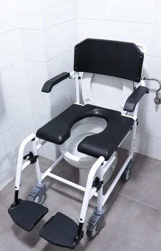 Vista 6 de KMINA Silla de ducha con ruedas para personas mayores (versión 2.0 con frenos mejorados), silla con ruedas ajustable y cómoda, color negro