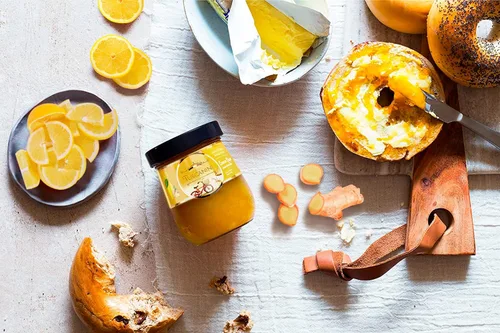 Vista 2 de Tuscanini Conservas italianas de limón y jengibre, tarro de 11.64 onzas 35% fruta real Mermelada de frutas untable premium Sin jarabe de maíz