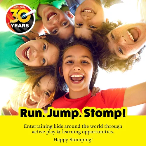 Vista 5 de Stomp Rocket Squeeze Rocket - Paquete de fiesta para 8 jugadores, incluye 8 lanzadores, 40 cohetes de espuma suave, regalo STEM de lanzacohetes, a