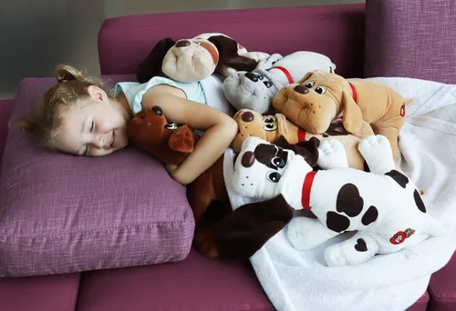 Vista 5 de Basic Fun Pound Puppies - Peluche clásico de animal de peluche - Gran regalo para niñas y niños - 43 cm - Beige