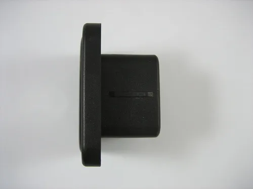 Vista 3 de Cubierta del Enchufe del Enganche de Remolque con Logo Genuino de Land Rover con Cordón