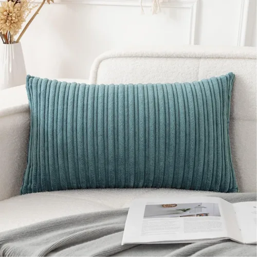 Vista 68 de UGASA - Fundas de almohada decorativas de terciopelo suave y sólidas de Navidad para sala de estar/sofá, 16 x 16 pulgadas, 2 unidades, color burdeos