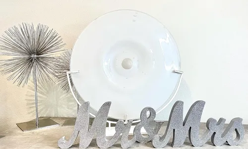 Vista 6 de Letrero de madera para decoración de boda de Mr & Mrs para mesa de recepción de novia y novio. Letras de madera para centro de mesa de pareja