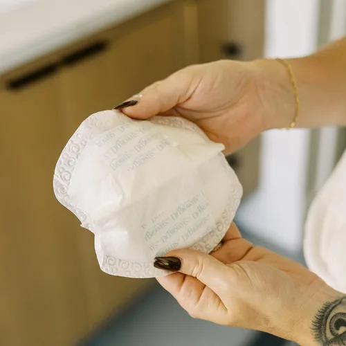 Vista 19 de Dr. Brown's Almohadillas absorbentes desechables de un solo uso para lactancia materna y fugas