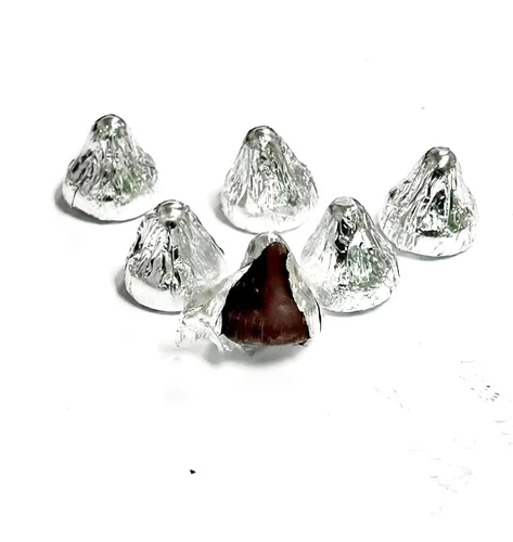 Vista 3 de SMOOCHES, PAQUETE DE 2 Dulces de Chocolate Vegano Aptos para Alérgicos, Envueltos en Papel Plateado Sin Lácteos, Sin Nueces, Sin Maní, Sin