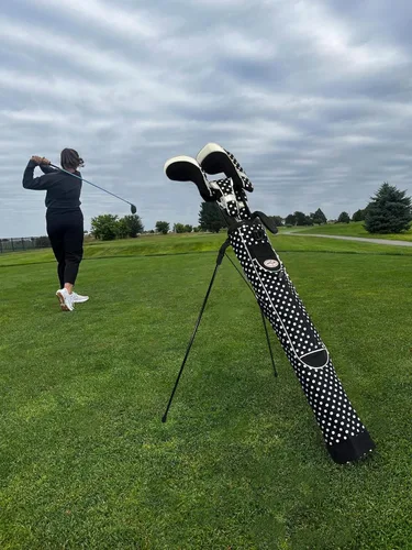 Vista 6 de Taboo Fashion Sunday Golf Bags for Women - Lightweight Golf Range Bag with Self Flexing Stand and Shoulder Strap for Driving Range, Par 3 or