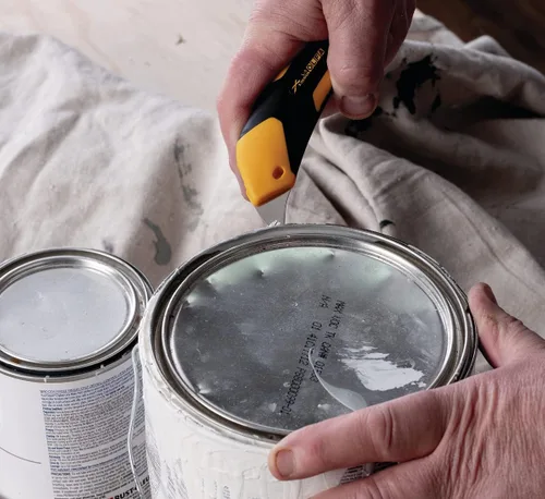 Vista 4 de OLFA 18mm Cuchillo multiusos de alta resistencia (LA-X) - Cuchillo multiusos de agarre antideslizante con mango reforzado de fibra de vidrio