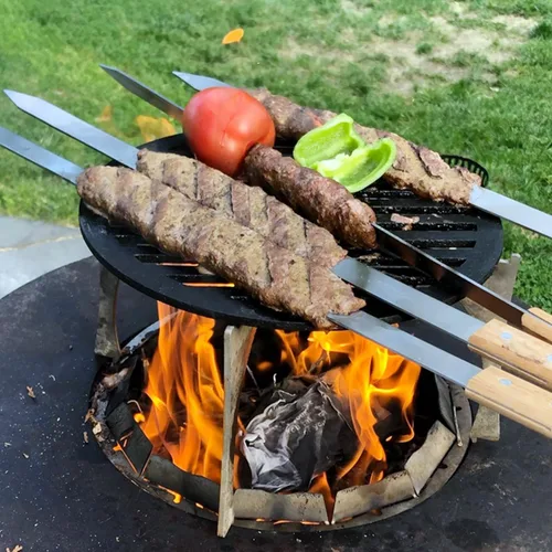 Vista 4 de Goutime Kabob - Brochetas de 23 pulgadas de largo, 1 pulgada de ancho de acero inoxidable para asar a la parrilla con mango de madera para hacer