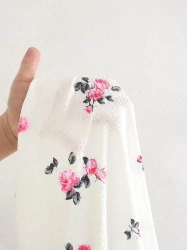 Vista 3 de SHENHE Camisón sexy acanalado con cuello en V profundo y estampado floral y ribete de encaje para mujer