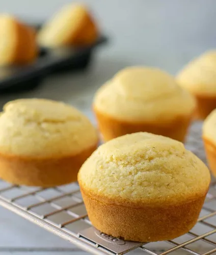 Vista 3 de White Lily Mezcla de harina de maíz blanca con suero de leche autolevantada enriquecida, bolsa de 5 libras