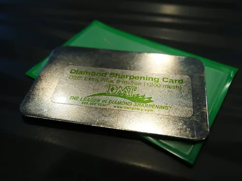 Vista 5 de DMT (Diamond Machining Technology) D3E - Afilador de cuchillos de 3 pulgadas de diámetro, grano extrafino, tamaño de tarjeta de crédito