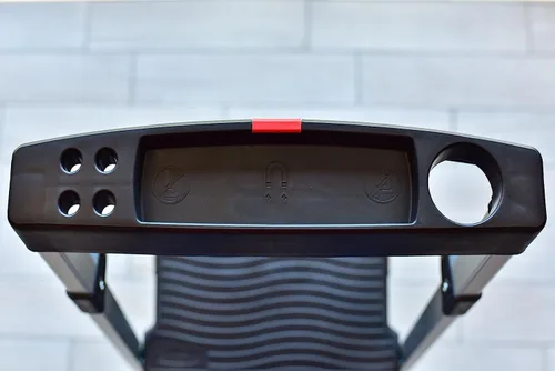 Vista 8 de Rubbermaid Escalera de 2 escalones, Taburete Escalón Plegable Ligero de Aluminio con Superficie Superior para Proyectos, Plateado, Probado según