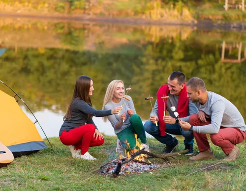 Vista 5 de Juego de 5/8/12/24 palitos para asar malvavisco, pinchos extensibles de metal de 32 pulgadas de largo con mango de madera, para malvavisco, perros