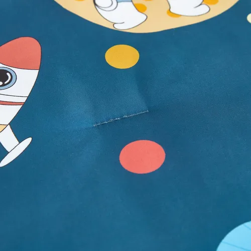 Vista 5 de URBONUR Conjunto de cama de 4 piezas para niños con tema espacial, cobertor de astronauta de cohete para niños pequeños, con sábanas, suave