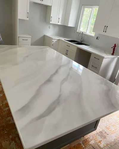 Vista 4 de Stone Coat Countertops Polishing and Cleaning Kit (32Oz) Removes Micro Scratches, Restores Shine, Maintains Epoxy Surfaces after Sanding for Tables