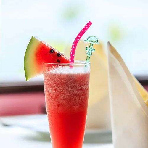 Vista 5 de JANYUN 30 piezas de pajitas de plástico reutilizables libres de BPA de 9" con impresión colorida, pajitas de plástico rígido con rayas para frasco