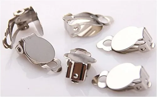 Vista 2 de 20 piezas (10 pares) de aretes con clip, base de almohadilla de parte trasera plana, bandeja redonda en blanco, sin necesidad de perforaciones