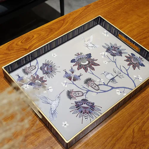 Vista 2 de Bandeja rectangular de plástico para servir con asas, elegante bandeja decorativa para mesa de café, otomana, sala de estar, cocina, uso al aire