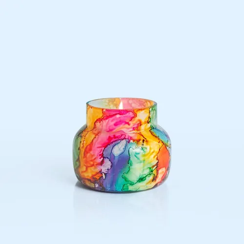 Vista 2 de Capri Blue Volcano Candle - Vela en tarro pequeño de cristal de acuarela arcoíris, vela de aromaterapia de lujo, vela de frutas tropicales