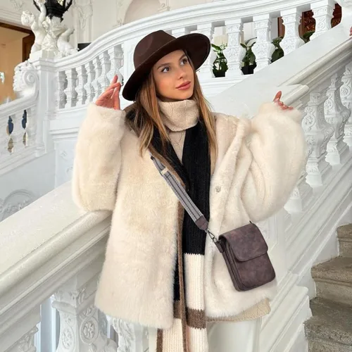 Vista 2 de POIUGOYA Bolsos cruzados pequeños para mujer, a la moda, de cuero, con triple compartimento, para teléfono celular, cartera cruzada con ranuras