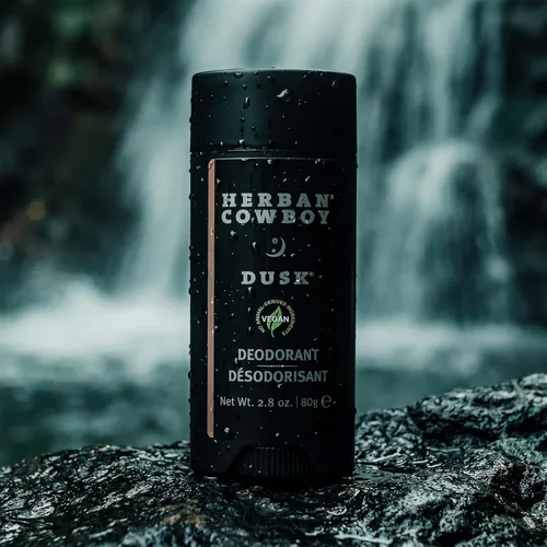 Vista 5 de Herban Cowboy Desodorante con infusión de aloe Dusk con toques de cedro, lavanda, lima y sándalo (2.8 onzas)