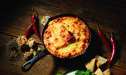 Vista 3 de Gourmet du Village Bote de salsa de nacho con queso, 3.4 onzas