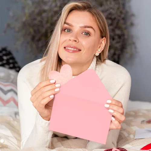 Vista 4 de Darling Souvenir Sobres de invitación color rosa bebé A7 (5 1/4 x 7 1/4) Euro V-Flap 80 libras autoadhesivos ideales para invitaciones, tarjetas